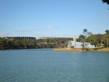 Belo Horizonte MG: Lagoa da Pampulha (Mineirao e Mineirinho ao fundo)